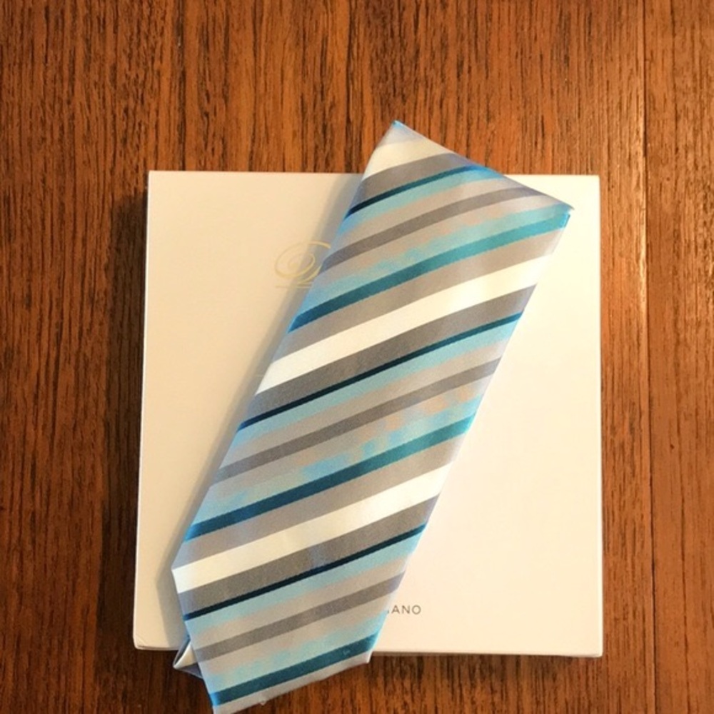 Geoffrey Beene Handmade Diagonal Striped Tie - Picture 2 of 11